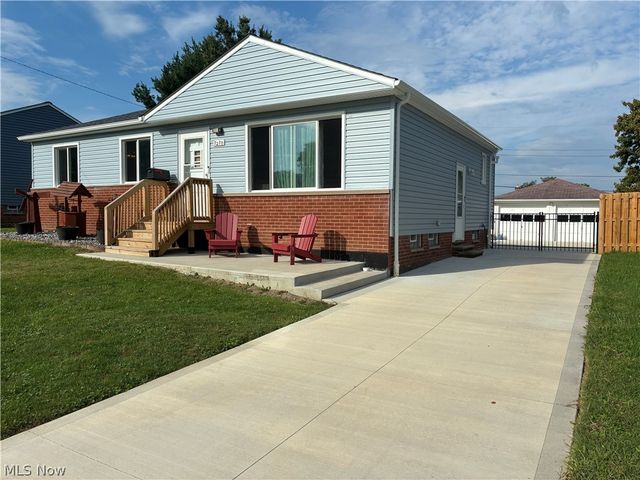 7270 Glenn Oval Drive, Parma, OH 44130