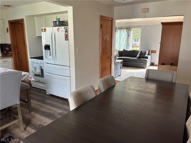 7270 Glenn Oval Drive, Parma, OH 44130