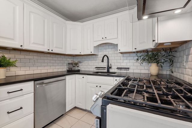 136A Belgrade Ave, Boston, MA 02131