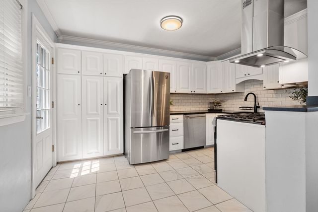 136A Belgrade Ave, Boston, MA 02131
