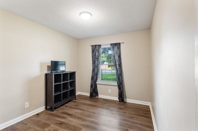 423 Donna Dr, Clarksville, TN 37042