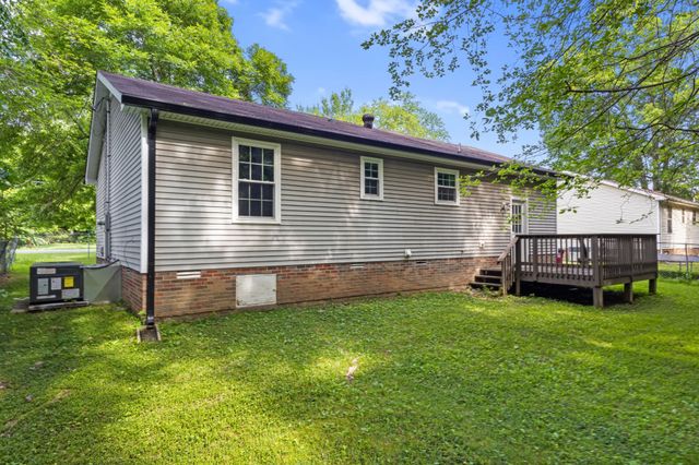 423 Donna Dr, Clarksville, TN 37042