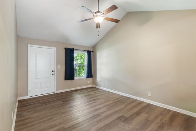 423 Donna Dr, Clarksville, TN 37042