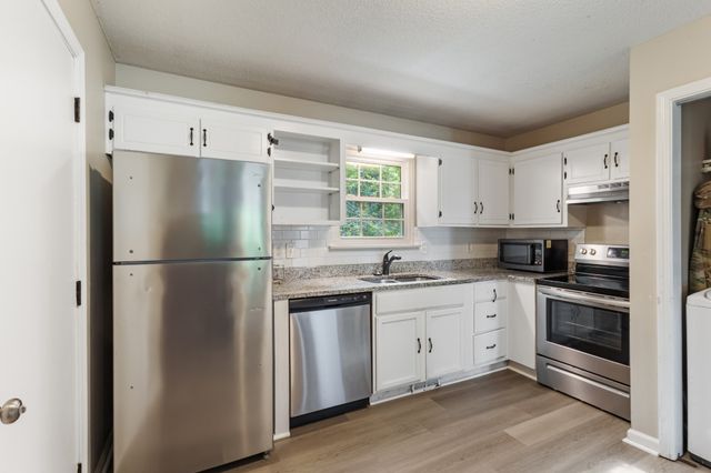 423 Donna Dr, Clarksville, TN 37042