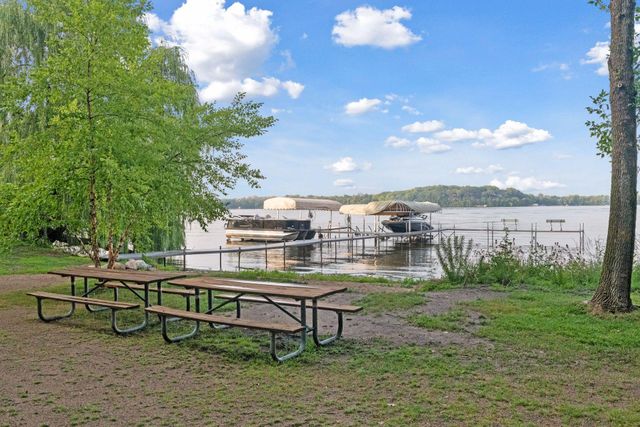 9250 Breckenridge Lane, Eden Prairie, MN 55347