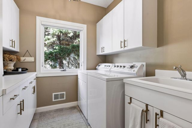 9250 Breckenridge Lane, Eden Prairie, MN 55347