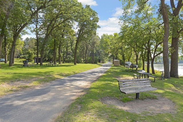 9250 Breckenridge Lane, Eden Prairie, MN 55347