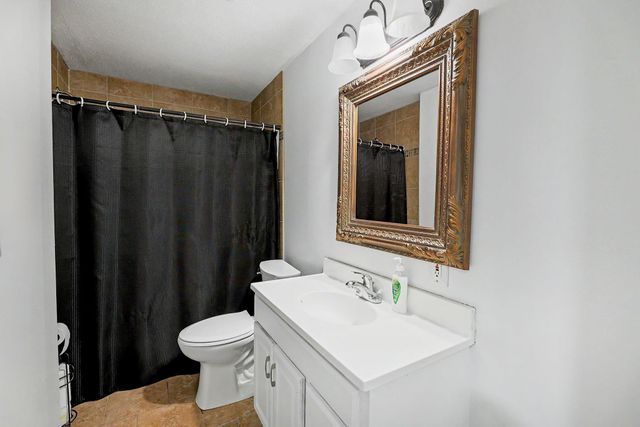 3518 N Valerie Cir, Wichita, KS 67205