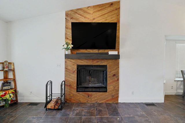 3518 N Valerie Cir, Wichita, KS 67205