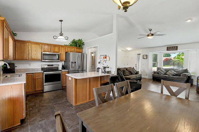 3518 N Valerie Cir, Wichita, KS 67205