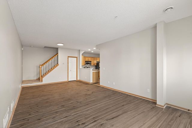 879 Braunworth Court, Chaska, MN 55318