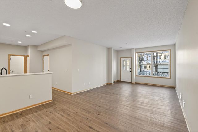 879 Braunworth Court, Chaska, MN 55318