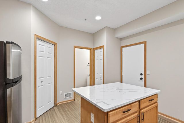 879 Braunworth Court, Chaska, MN 55318