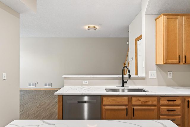 879 Braunworth Court, Chaska, MN 55318