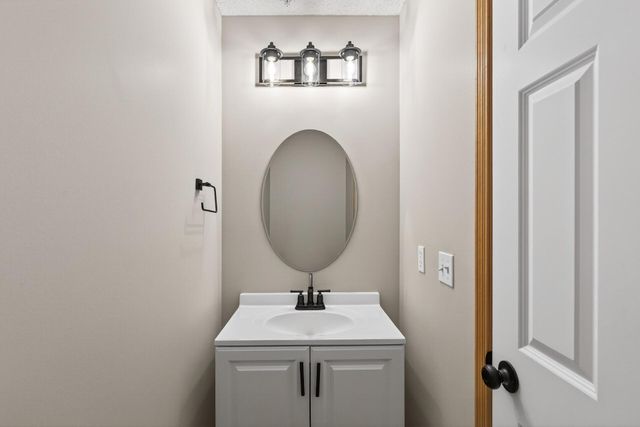 879 Braunworth Court, Chaska, MN 55318