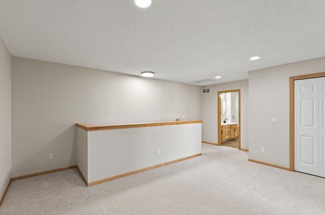 879 Braunworth Court, Chaska, MN 55318