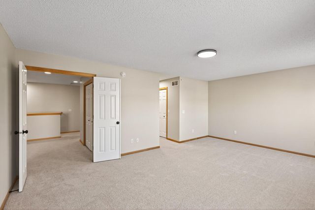 879 Braunworth Court, Chaska, MN 55318