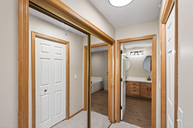 879 Braunworth Court, Chaska, MN 55318