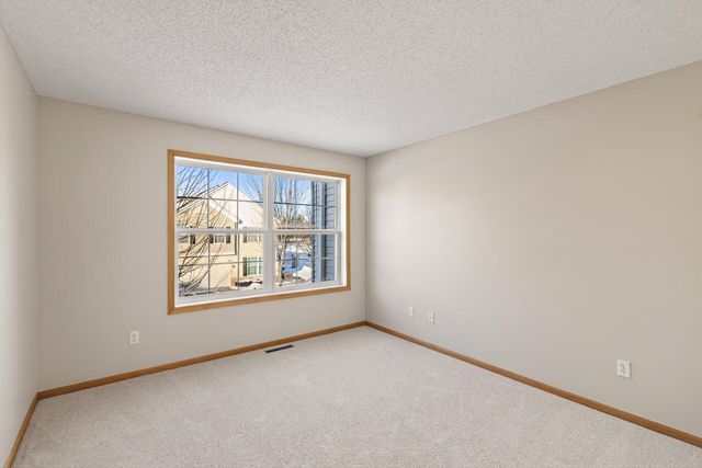 879 Braunworth Court, Chaska, MN 55318