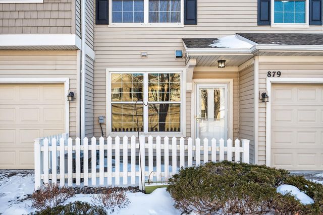 879 Braunworth Court, Chaska, MN 55318