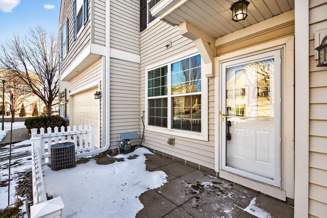 879 Braunworth Court, Chaska, MN 55318