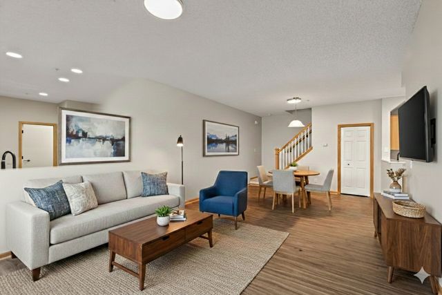 879 Braunworth Court, Chaska, MN 55318