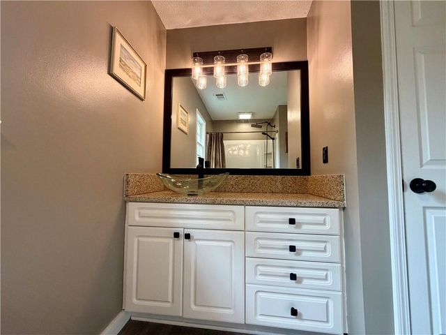 63 Centerport Drive, White, GA 30184