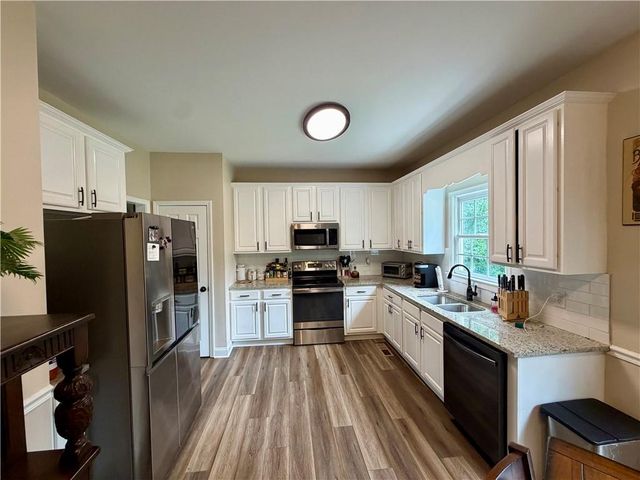 63 Centerport Drive, White, GA 30184