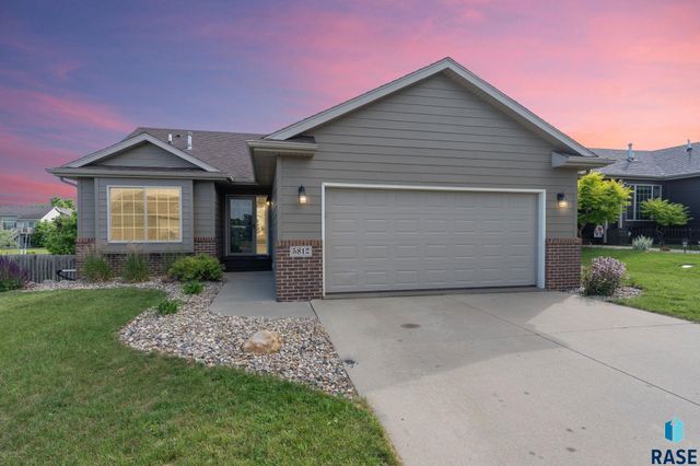 5812 W Oakcrest Dr Drive, Sioux Falls, SD 57107