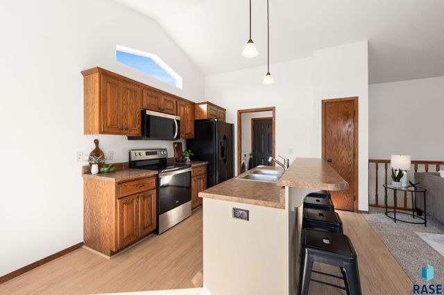 5812 W Oakcrest Dr Drive, Sioux Falls, SD 57107