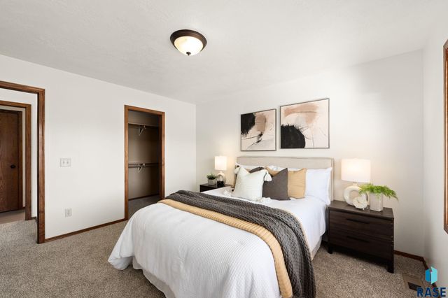 5812 W Oakcrest Dr Drive, Sioux Falls, SD 57107