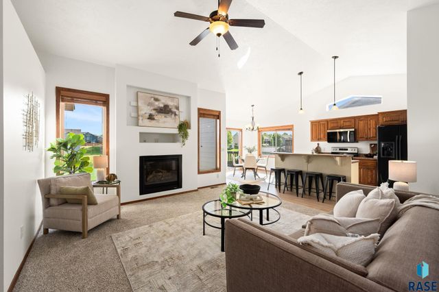 5812 W Oakcrest Dr Drive, Sioux Falls, SD 57107