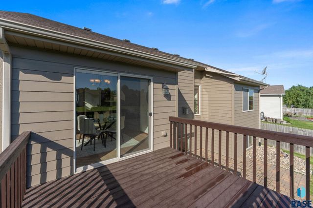 5812 W Oakcrest Dr Drive, Sioux Falls, SD 57107