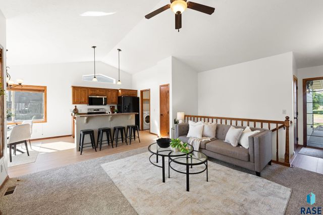 5812 W Oakcrest Dr Drive, Sioux Falls, SD 57107
