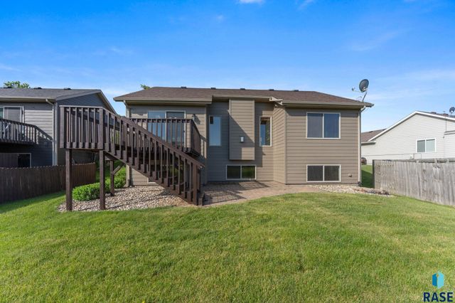 5812 W Oakcrest Dr Drive, Sioux Falls, SD 57107