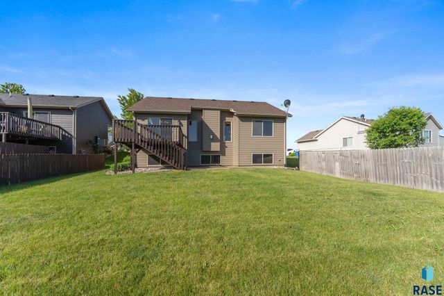 5812 W Oakcrest Dr Drive, Sioux Falls, SD 57107