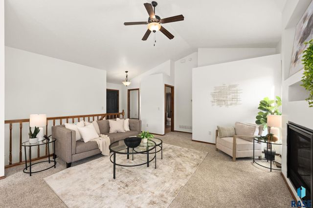 5812 W Oakcrest Dr Drive, Sioux Falls, SD 57107