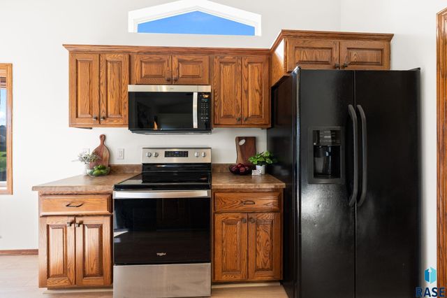 5812 W Oakcrest Dr Drive, Sioux Falls, SD 57107