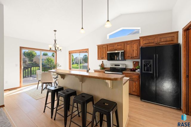 5812 W Oakcrest Dr Drive, Sioux Falls, SD 57107