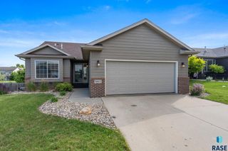 5812 W Oakcrest Dr Drive, Sioux Falls, SD 57107
