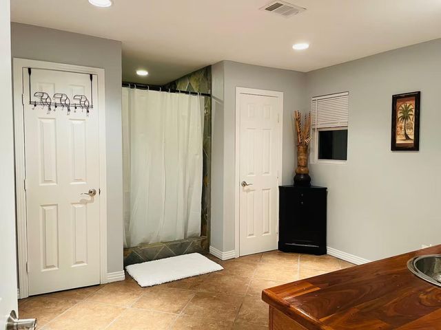 2302 Ave Avenue N, Dickinson, TX 77539
