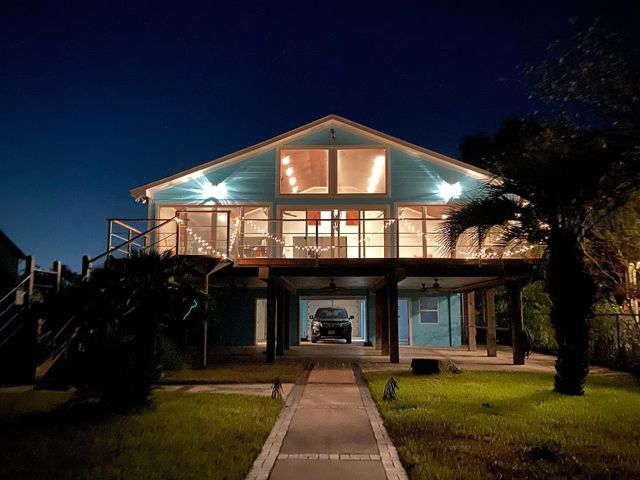 2302 Ave Avenue N, Dickinson, TX 77539