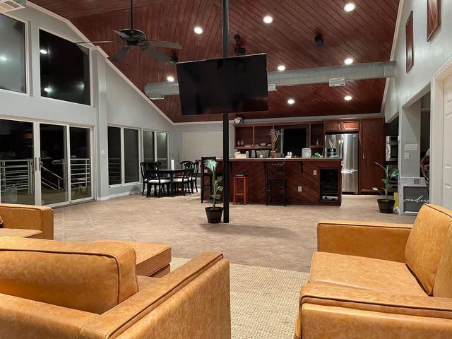 2302 Ave Avenue N, Dickinson, TX 77539