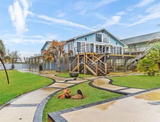 2302 Ave Avenue N, Dickinson, TX 77539