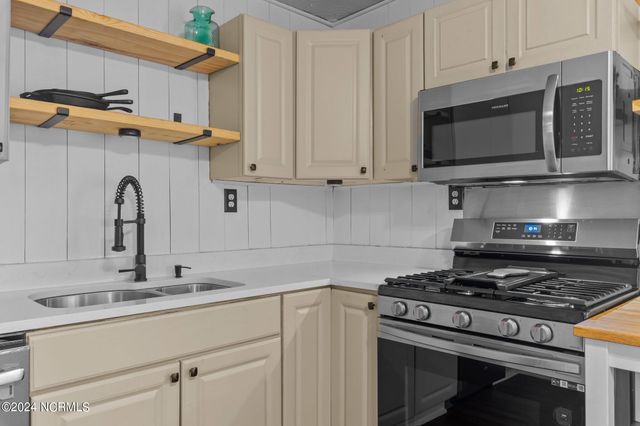 620 E New England Avenue, Pinebluff, NC 28373