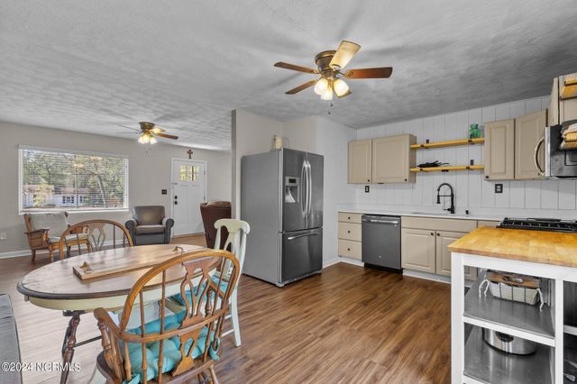 620 E New England Avenue, Pinebluff, NC 28373