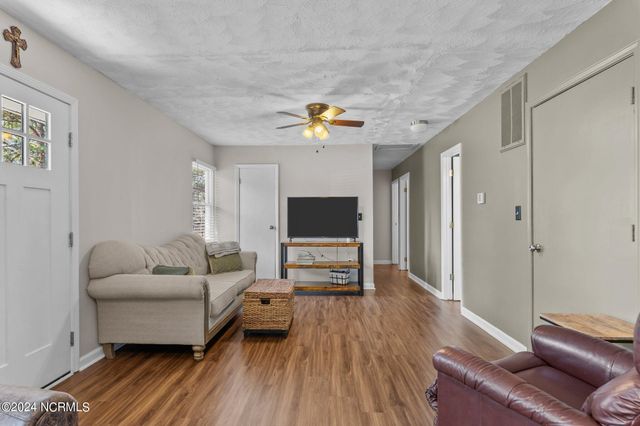 620 E New England Avenue, Pinebluff, NC 28373
