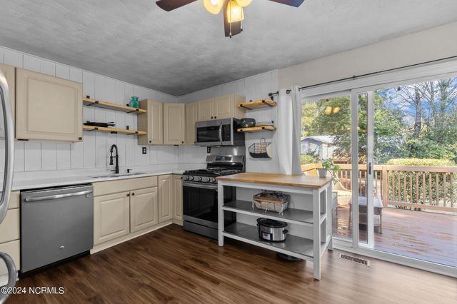 620 E New England Avenue, Pinebluff, NC 28373