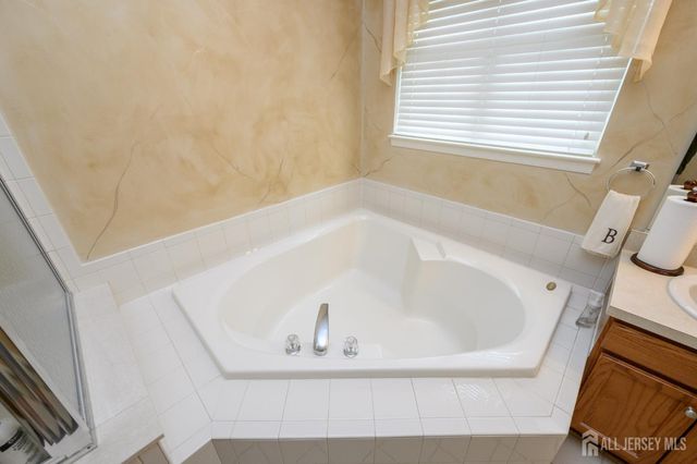 30 Wieczorkowski Avenue, Parlin, NJ 08859