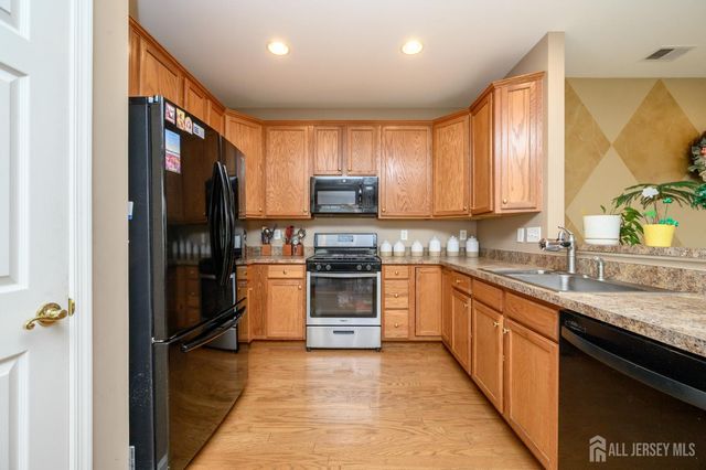 30 Wieczorkowski Avenue, Parlin, NJ 08859